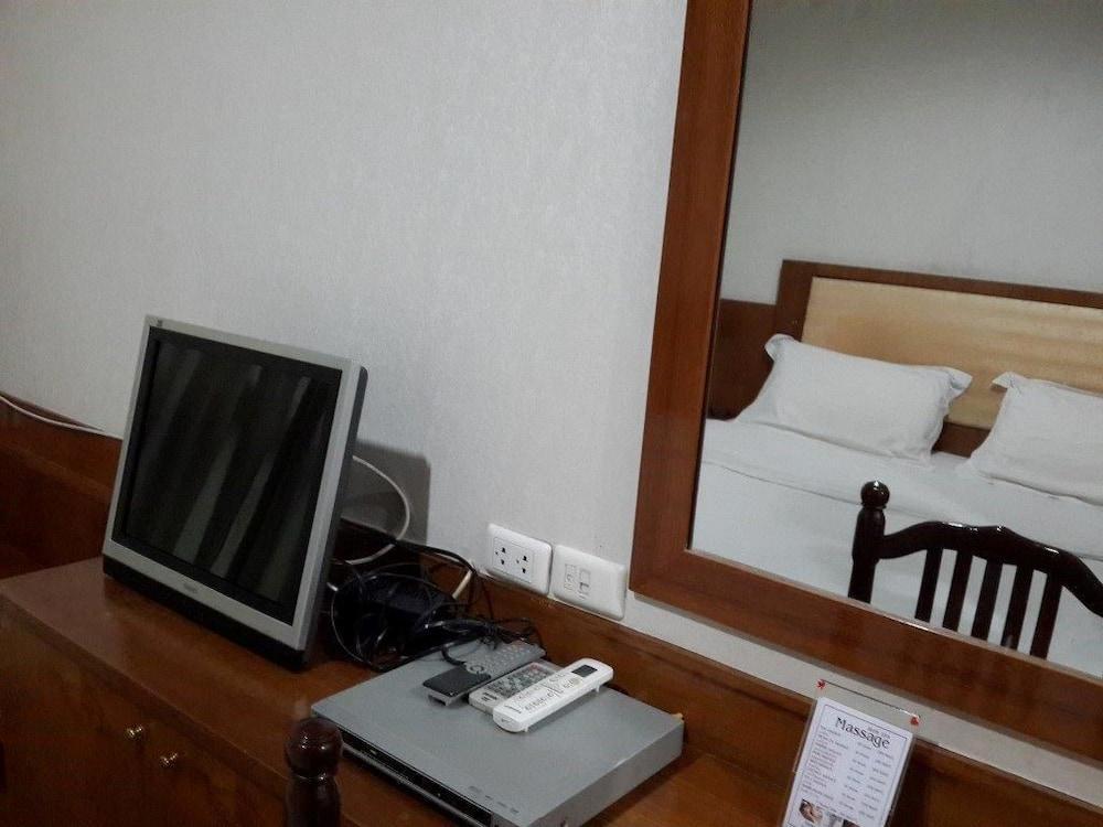 Sun City Hotel Bangkok Esterno foto