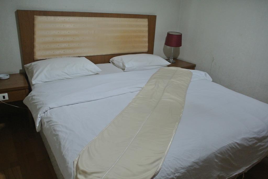 Sun City Hotel Bangkok Camera foto