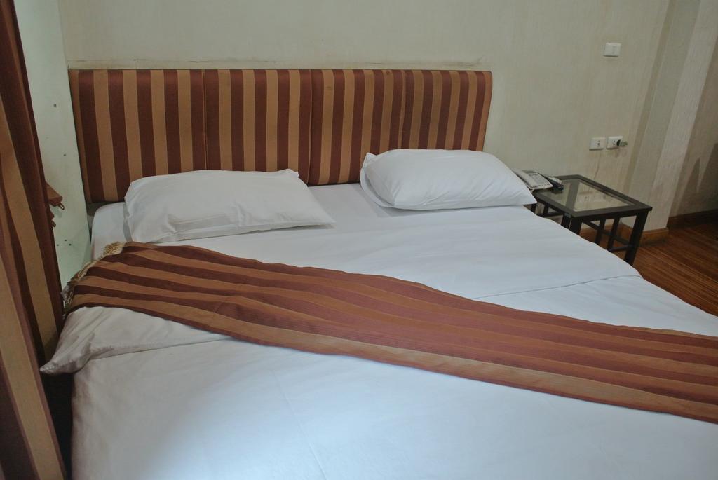 Sun City Hotel Bangkok Camera foto
