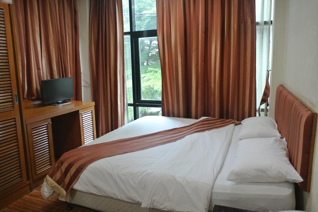 Sun City Hotel Bangkok Esterno foto