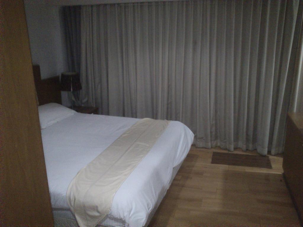 Sun City Hotel Bangkok Esterno foto