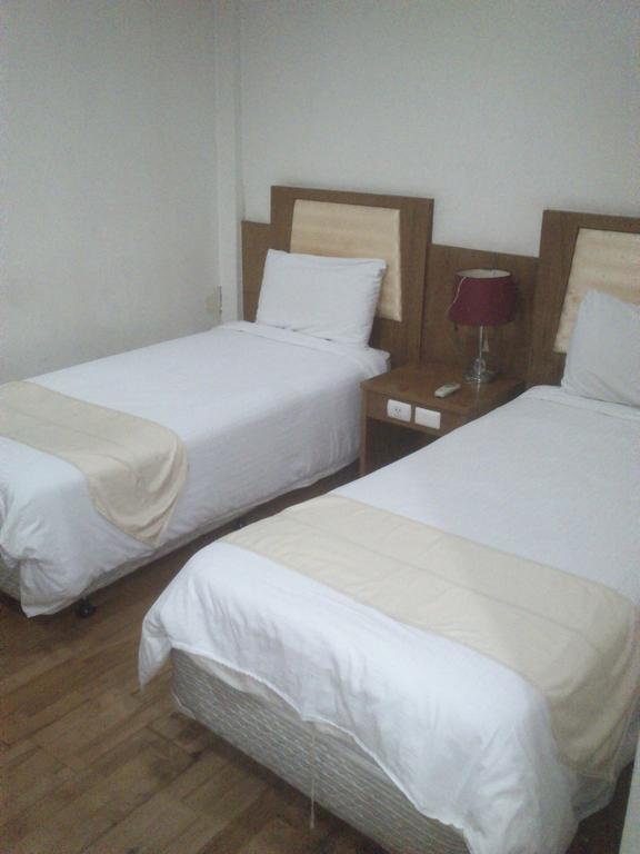 Sun City Hotel Bangkok Esterno foto