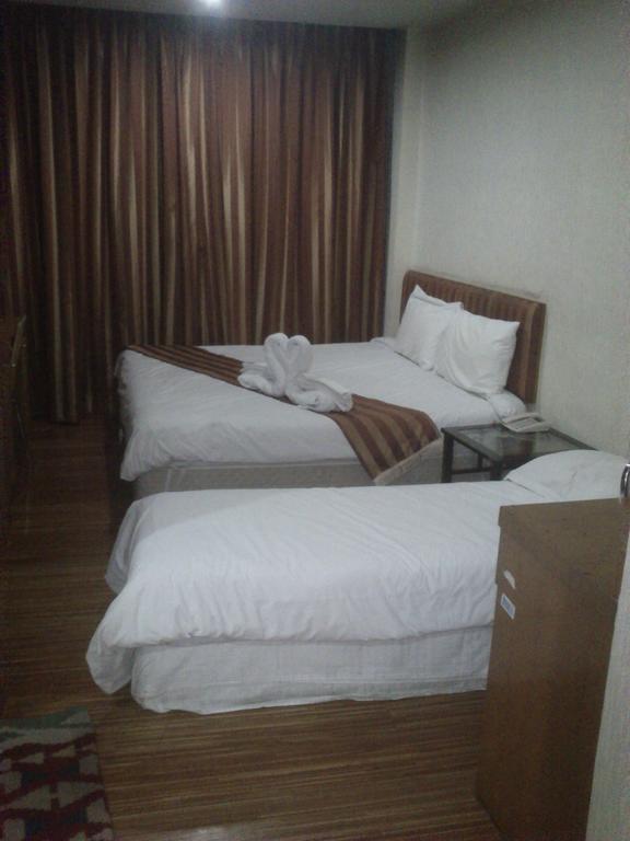 Sun City Hotel Bangkok Esterno foto