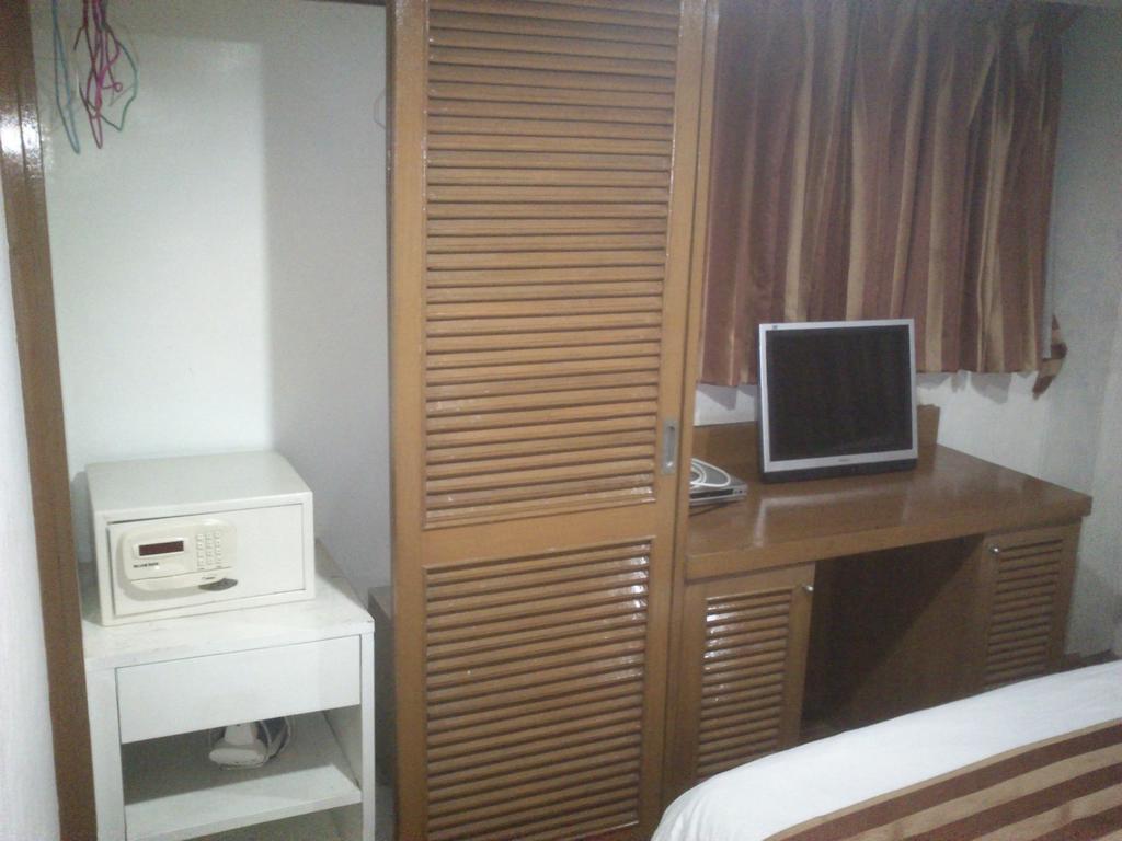 Sun City Hotel Bangkok Esterno foto