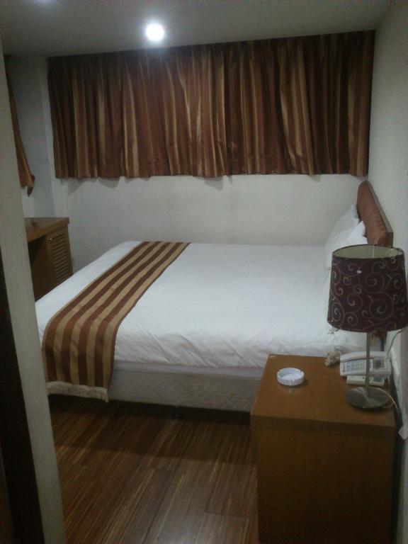 Sun City Hotel Bangkok Esterno foto